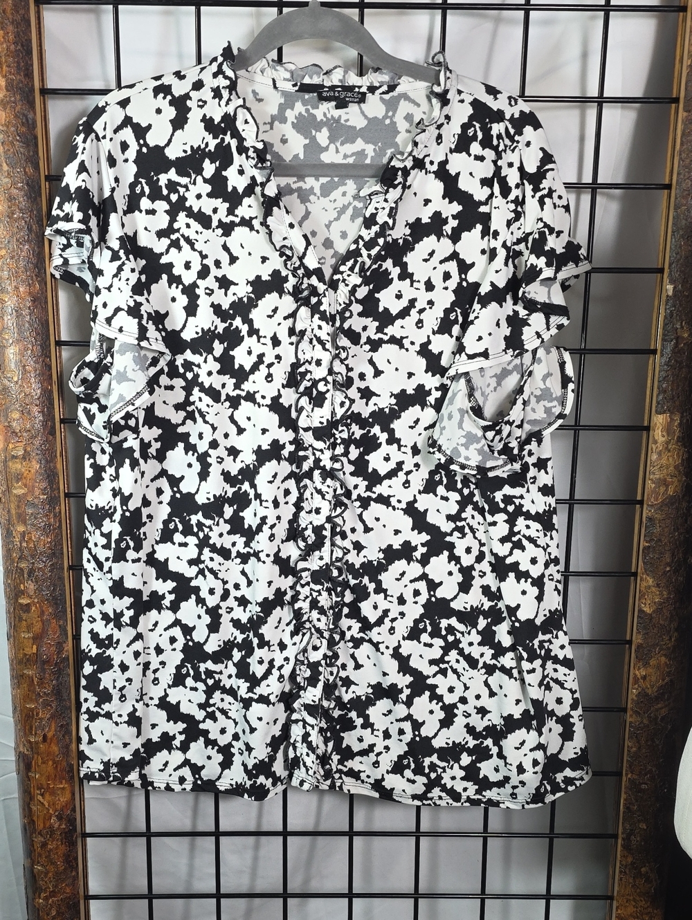 Ava & Grace Black and White Floral Ruffle Sleeve Blouse